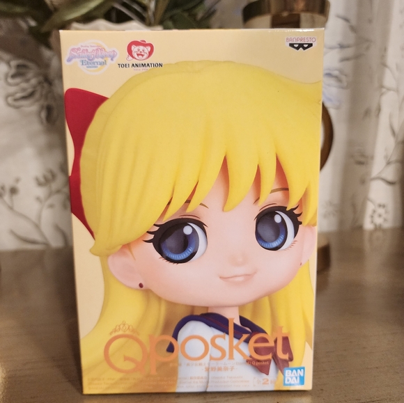 Q Posket Sailor Moon Statue Figure + Luna New - Picture 7 of 8